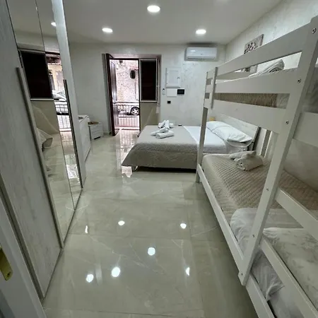 Chloehouse * Naples